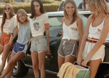 10 Ways BFF Relationships Have Changed From The ’90s To Today